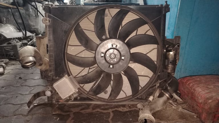 Radiator Mercedes-Benz W163 ML163 used in Sharjah