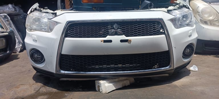 Headlights Mitsubishi Outlander CW4W CW5W CW6W CW7W CW8W 4B12 4B11 6B31 used in Sharjah