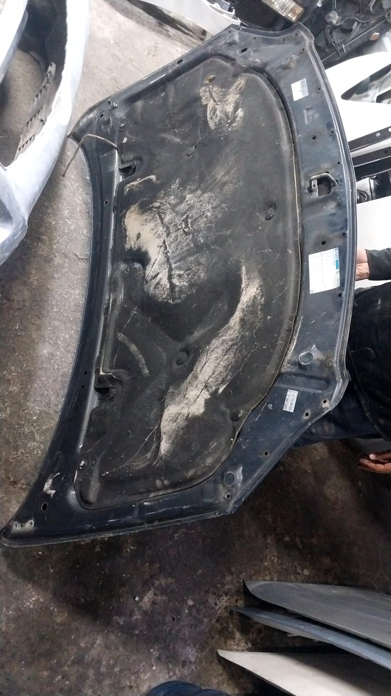 Hood Toyota Avensis ADT250 ADT251 AZT250 AZT250L AZT250W AZT251 AZT251L AZT251W AZT255 AZT255W ZZT250 ZZT251 ZZT251L 1AZ-FSE 2AZ-FSE 1ZZ-FE 3ZZ-FE 1AD-FTV 2AD-FHV 2AD-FTV used in Sharjah — photo 3