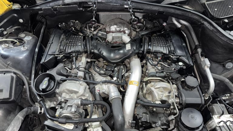 Engine Mercedes-Benz M-Class W164 OM 642 DE 30 LA LR LS 642.820 used in Sharjah — photo 2