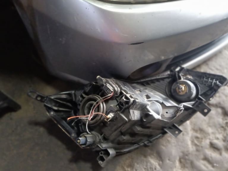 Headlights Nissan NV200 M20 HR16DE used in Sharjah — photo 4
