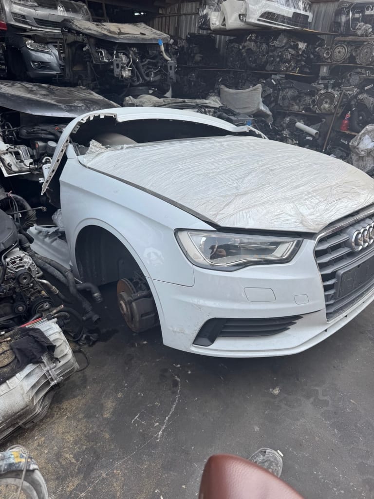 Nose cut Audi A3 8VS 8V1 8V7 8VA 8VCJSF 8VCJSL 8VCPT 8VCPTL 8VCUK 8VCXS 8VCXSL 8VCZPF CXS CJS CJSA CJSB CRFC CRBC CRLB CRBC; CRLB; CRUA DBGA DEJA used in Sharjah