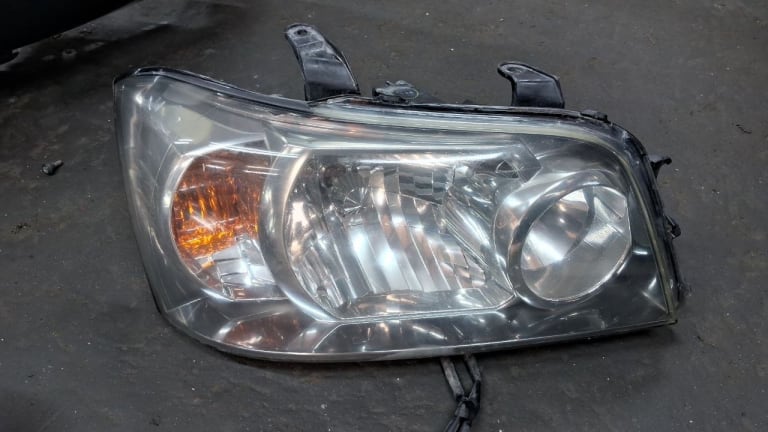 Headlights Toyota Highlander ACU20W ACU25W MCU20W MCU25W MHU28W 1MZ-FE 2AZ-FE 3MZ-FE used in Sharjah