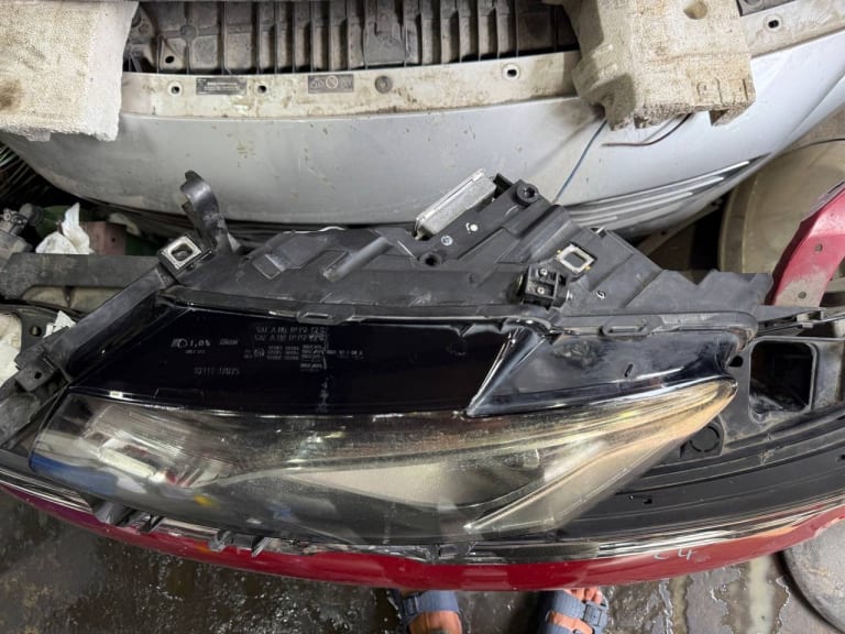 Headlights Audi Q5 used in Sharjah — photo 2
