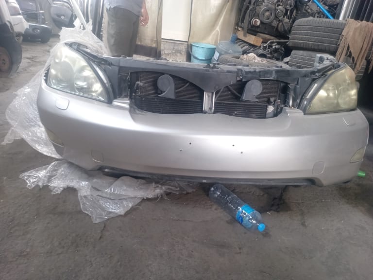 Nose cut Lexus RX330 used in Sharjah