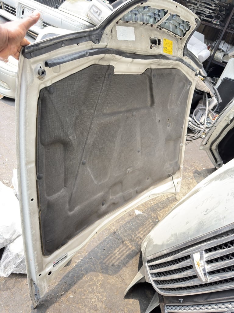 Hood Toyota Mark II used in Sharjah — photo 4