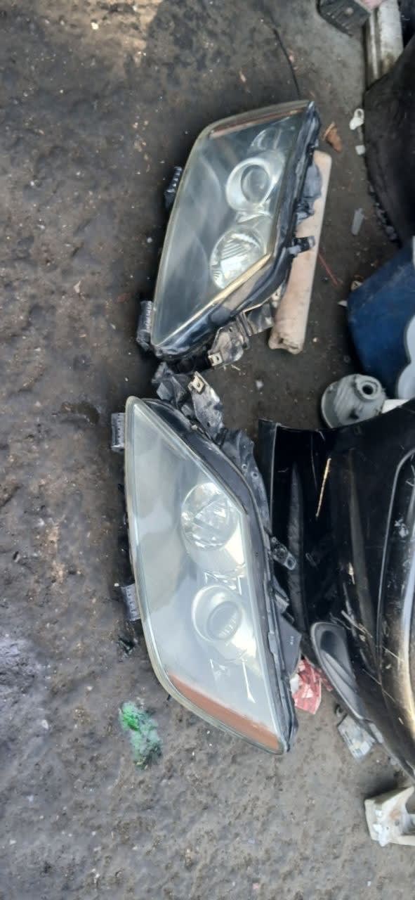 Headlights Mazda CX-7 used in Sharjah