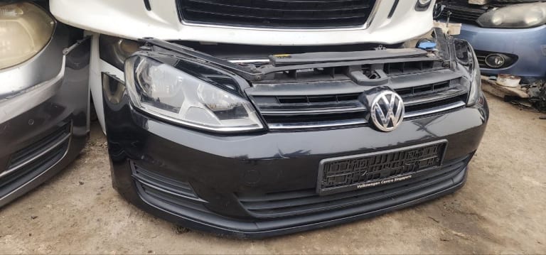 Nose cut Volkswagen Golf used in Sharjah — photo 2