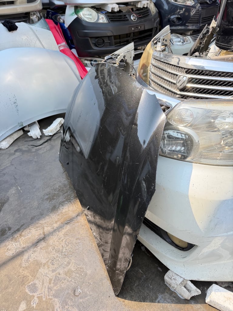 Hood Toyota Caldina used in Sharjah — photo 2
