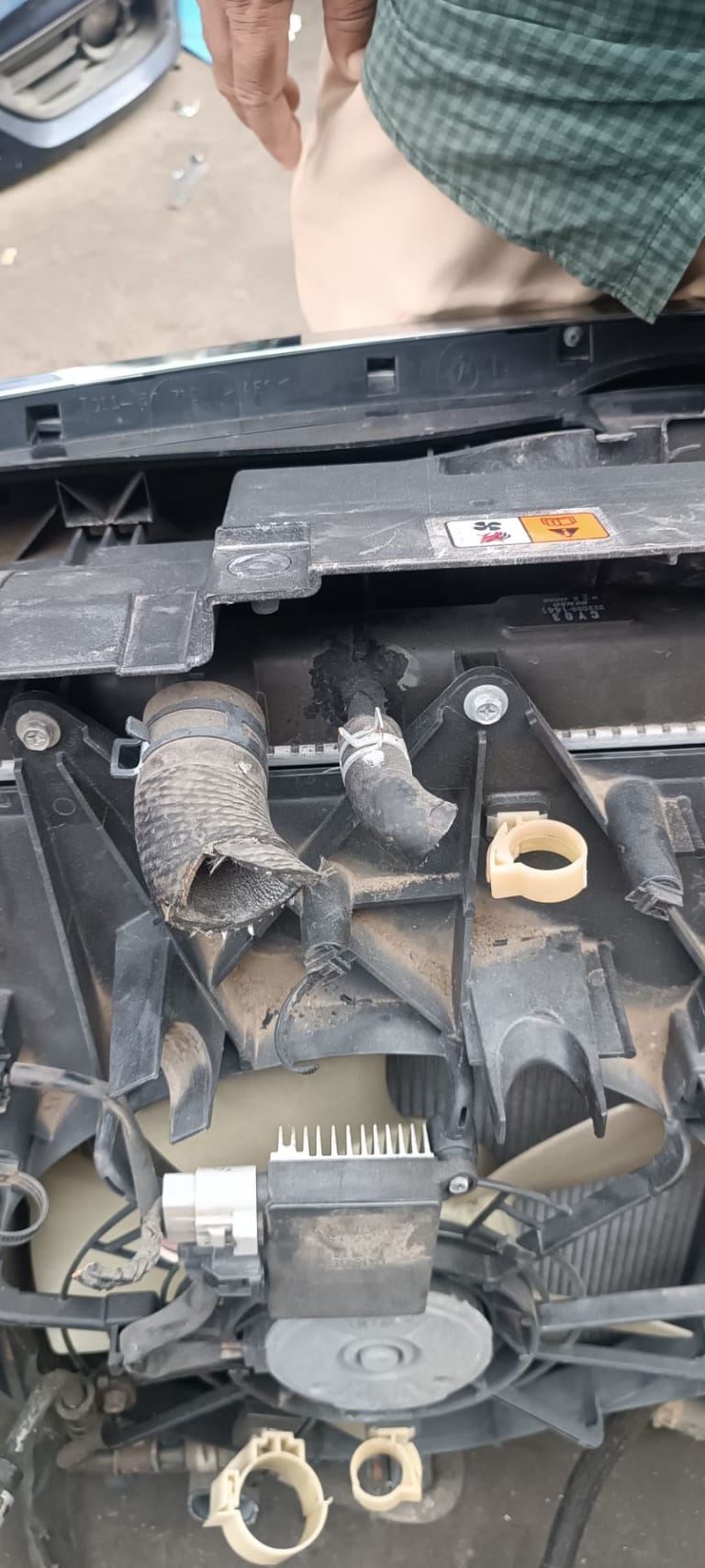 Nose cut Mazda CX-9 used in Sharjah