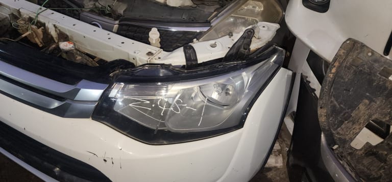Nose cut Mitsubishi Outlander used in Sharjah — photo 2