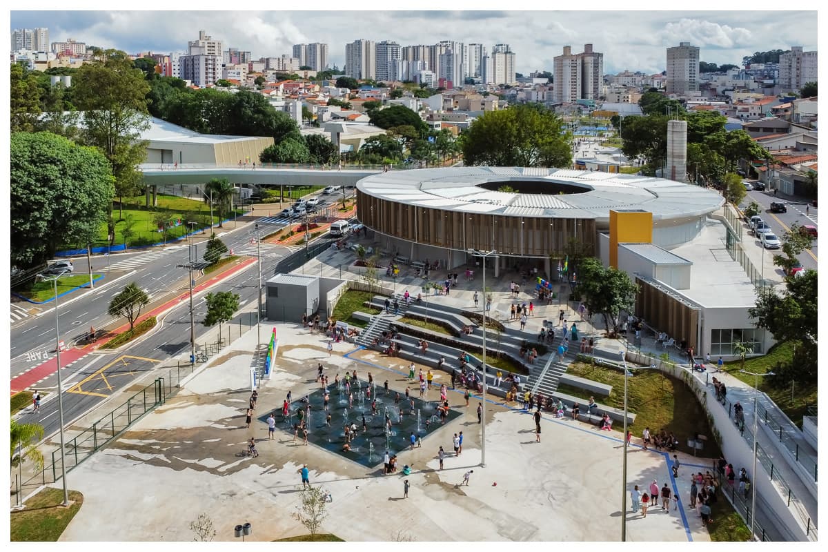 Parque linear urbano / Fotografia Guilherme Uemura Parque linear urbano requalifica eixo urbano no ABC Paulista