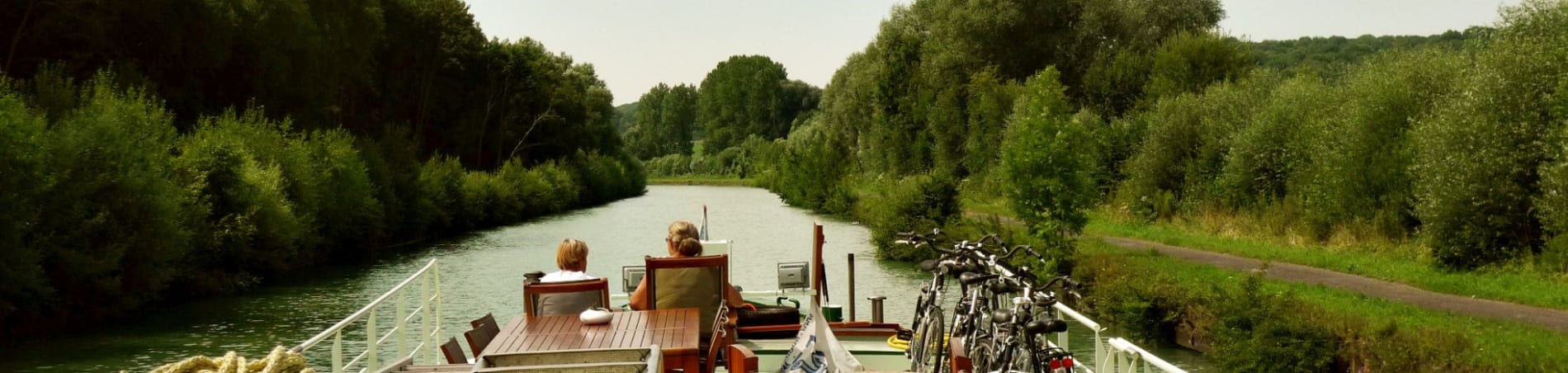 Ontspannen aan dek van Barge Johanna