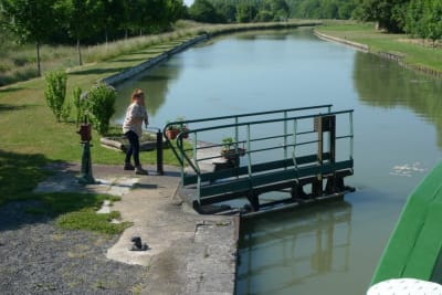 Sluisbediening op kanaal van Briare Sluisbediening op kanaal van Briare