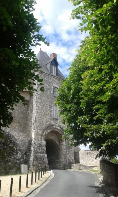 Een toegangspoort in Montargis Een toegangspoort in Montargis