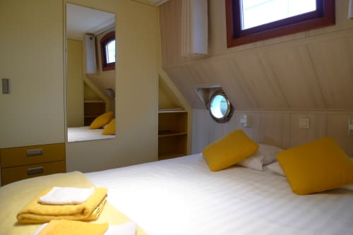 Gele kamer op B&B Barge Johanna