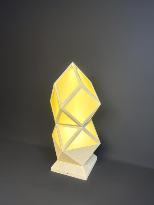Diamond Beam – Faceted Geometric Outdoor Lamp