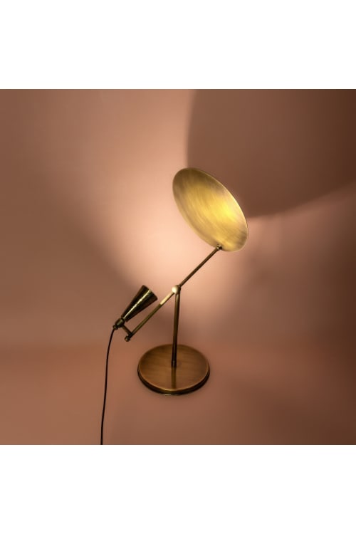 Antique Brass Decorative Table Lamp – Timeless Design (220V)