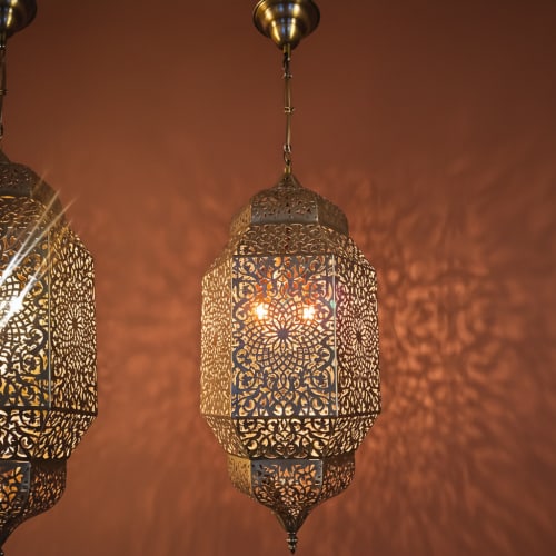 El Yapımı Pirinç Avize – Geleneksel Fas Geometrik Desen