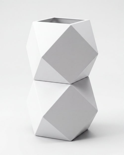 Origami Saksı – Katlanmış Yüzeyli Metal Dış Mekân Ekim Kabı · Mat Beyaz