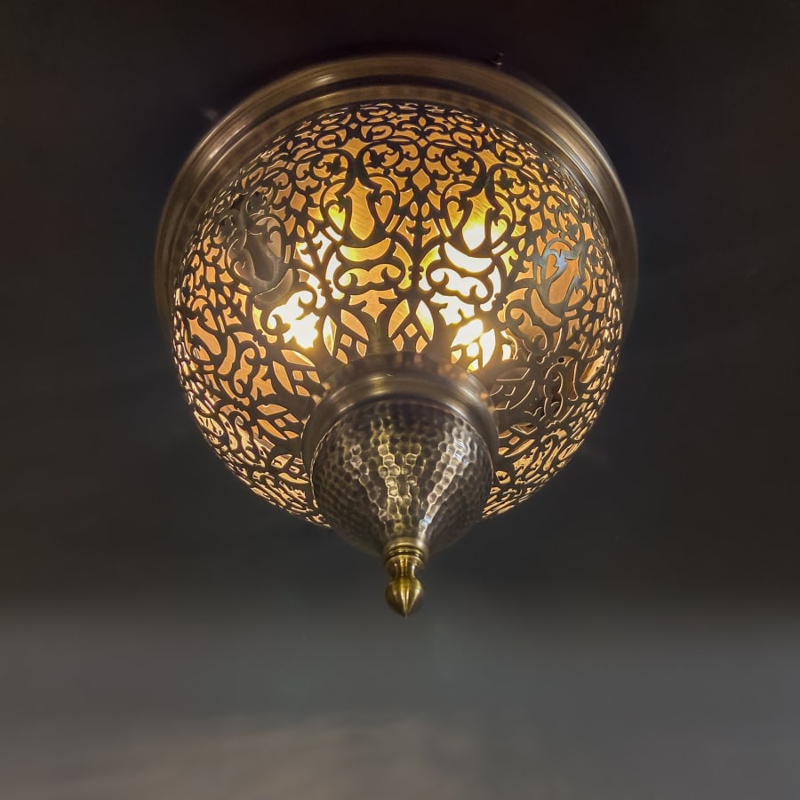 Perfore Kubbe Plafonyer – Oyma Desenli Pirinç Tavan Armatürü, Ø40 cm