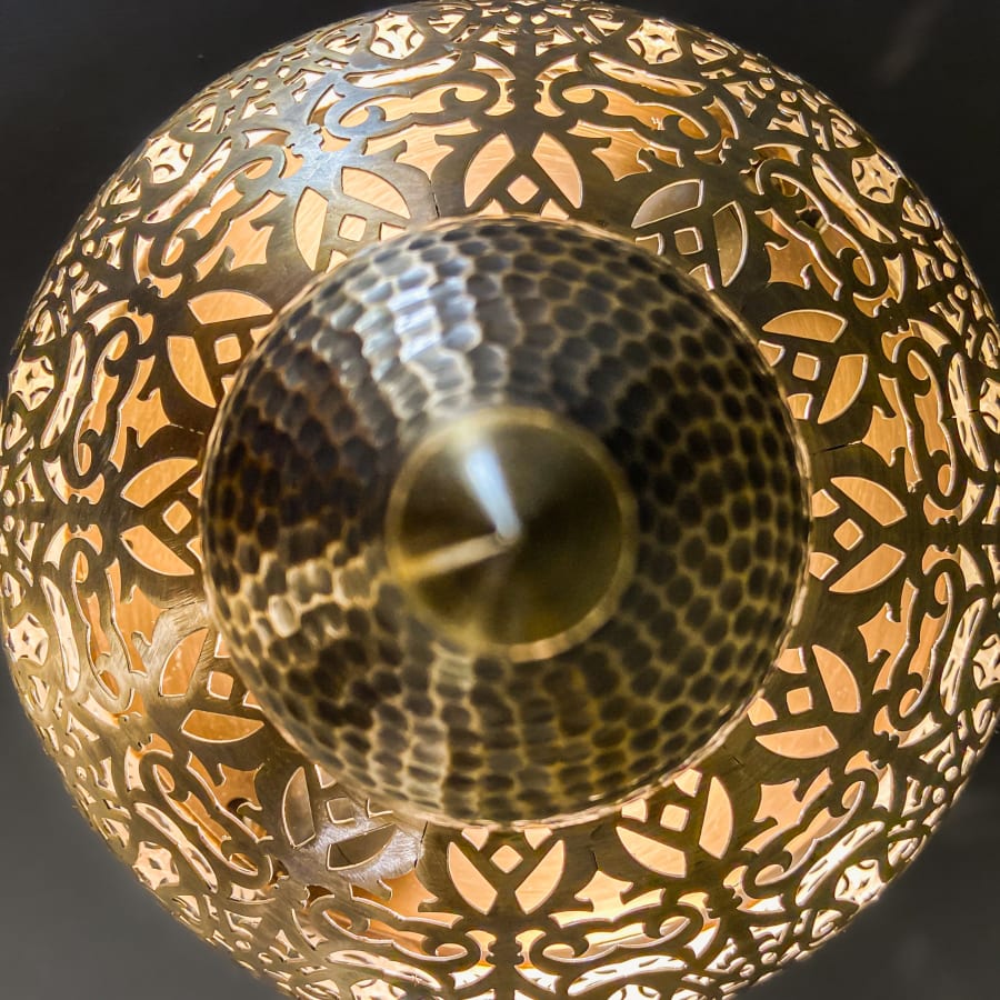 Perfore Kubbe Plafonyer – Oyma Desenli Pirinç Tavan Armatürü, Ø40 cm