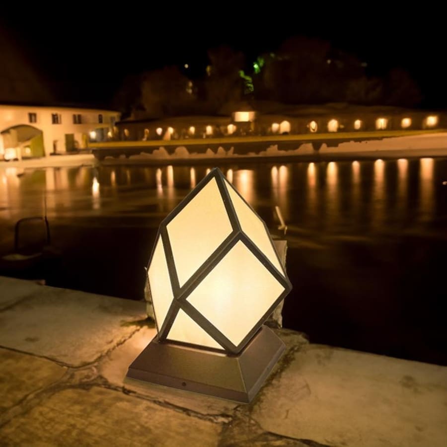 Mini Diamond Beam – Faceted Geometrik Masa Lambası, Dış Mekâna Uygun