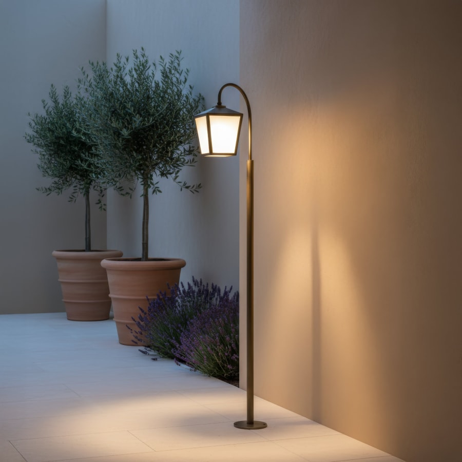 English Garden Post Light – Arched Arm, Classic Tapered Lantern