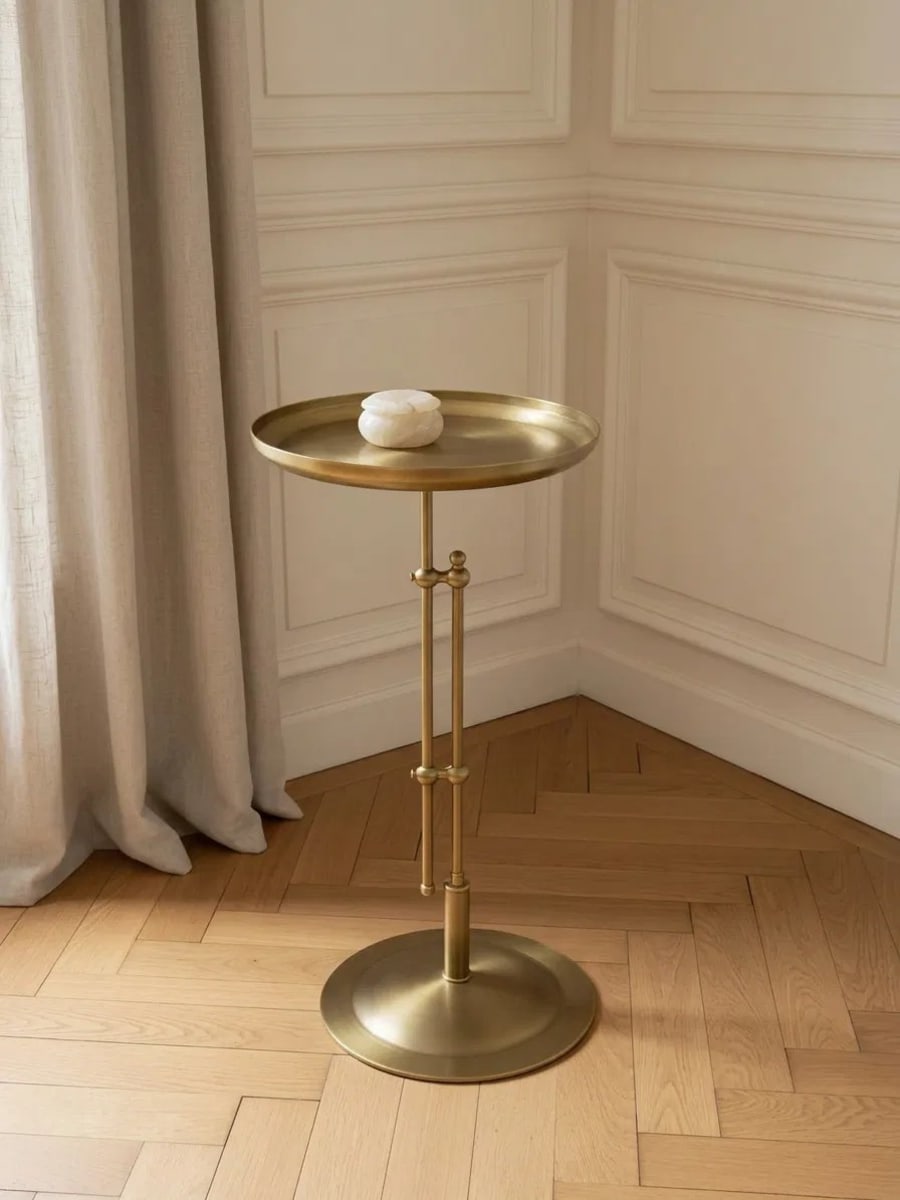 Gold Ayarlanabilir Yan Sehpa – Yuvarlak Tablalı Metal Servis Sehpası Ø32 × 65-80 cm