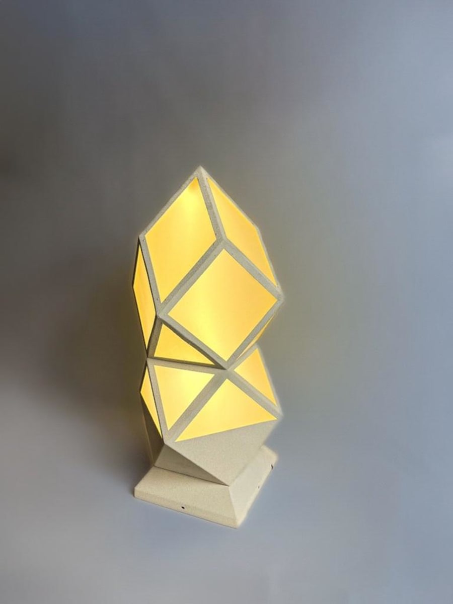 Diamond Beam – Faceted Geometrik Dış Mekân Lambası