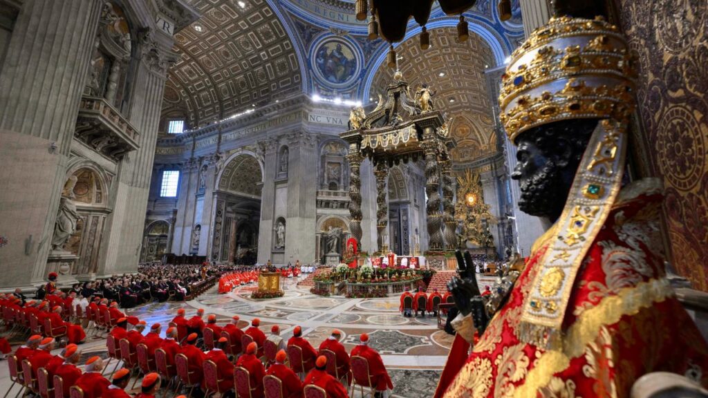 Un détail de la statue de saint Pierre lors d’une messe avec le pape Léon XIV pour la solennité des saints Pierre et Paul le 29 juin 2026 à la basilique Saint-Pierre au Vatican. | Crédit : Vatican Media