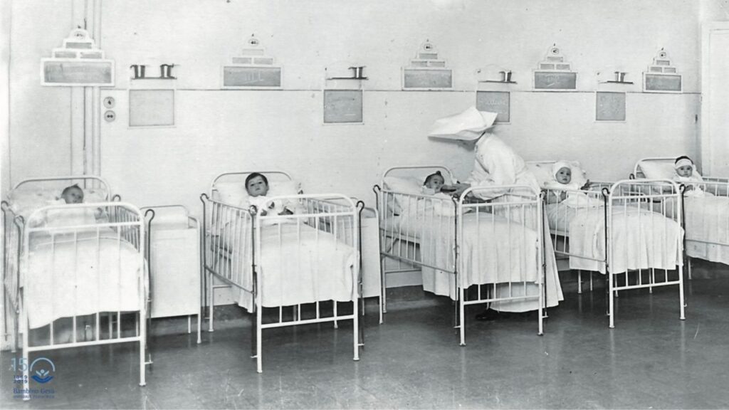 A religious sister helps her young patients at the Janiculum Hill campus of the Bambino Gesù Pediatric Hospital in 1928. | Credit: Bambino Gesù Pediatric Hospital