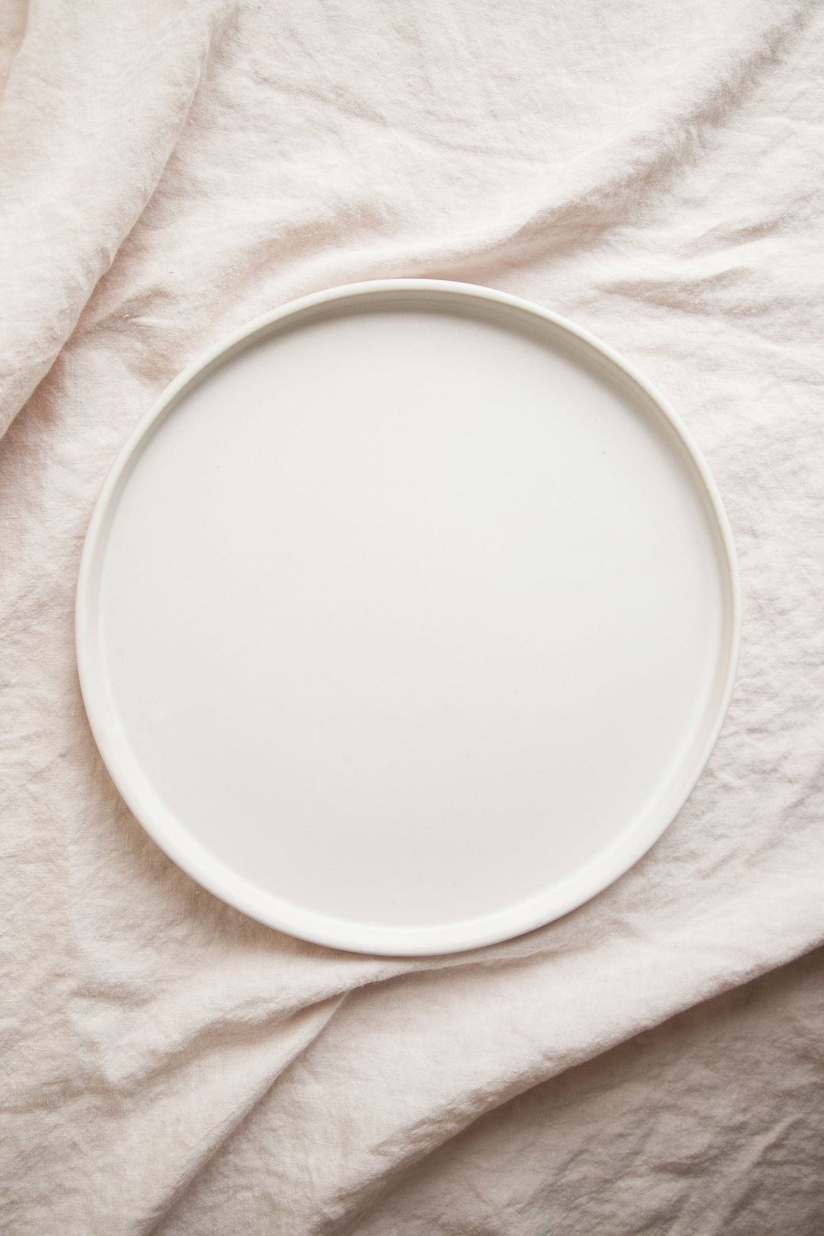 Elegant Round Ceramic Dinner Plate for Daily Use