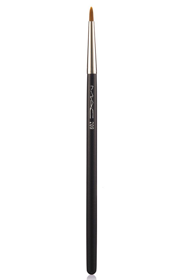 MAC 209 Eyeliner Brush | Precision Makeup Tool