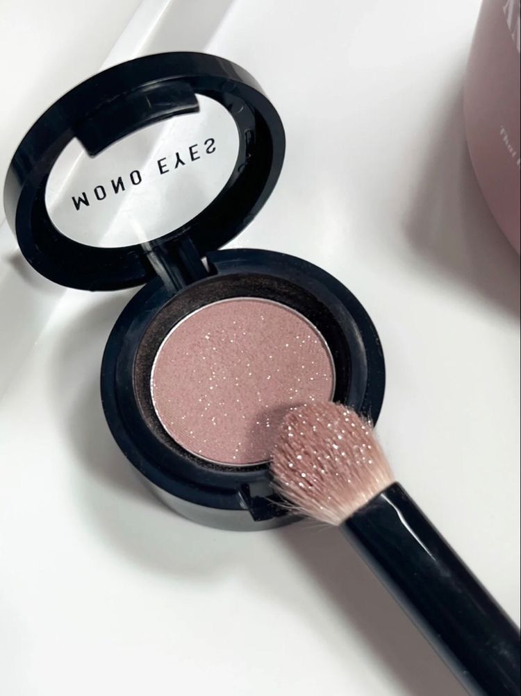 Mono Eyes Shimmer Eyeshadow