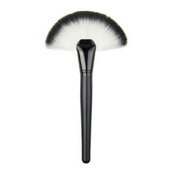 Fan Makeup Brush for Highlighter & Contouring