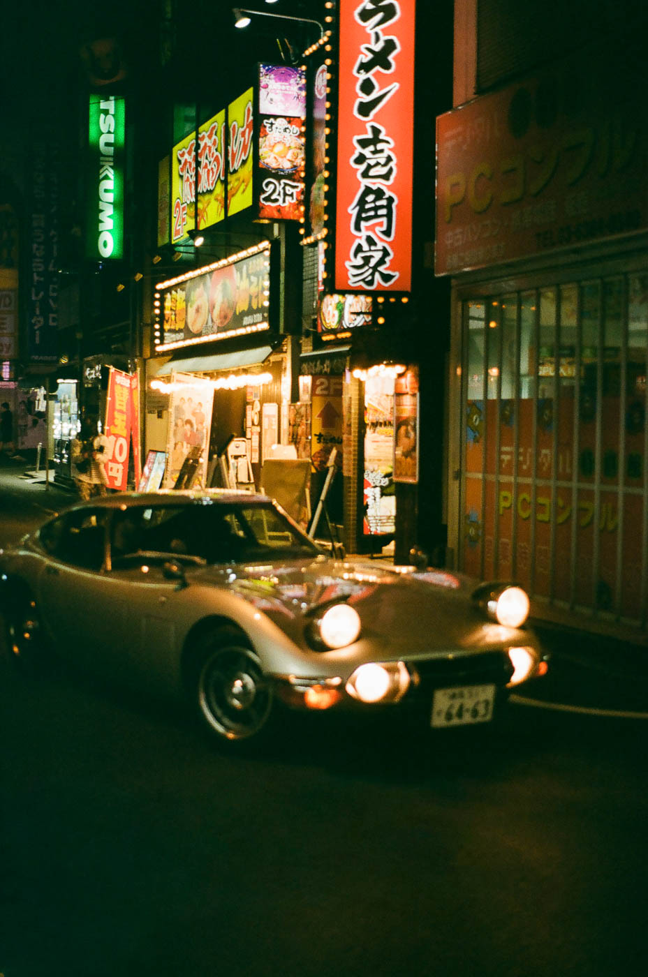 Toyota 2000GT Alleyways of Tokyo