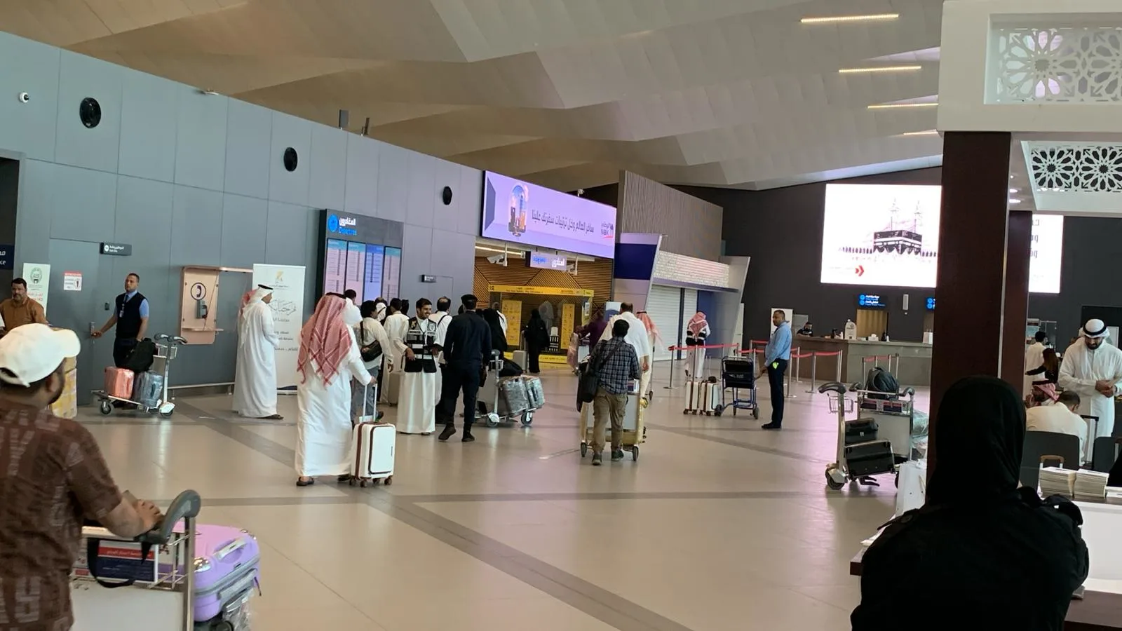 Talbiya Initiative volunteers welcoming Hajj pilgrims at Kuwait International Airport