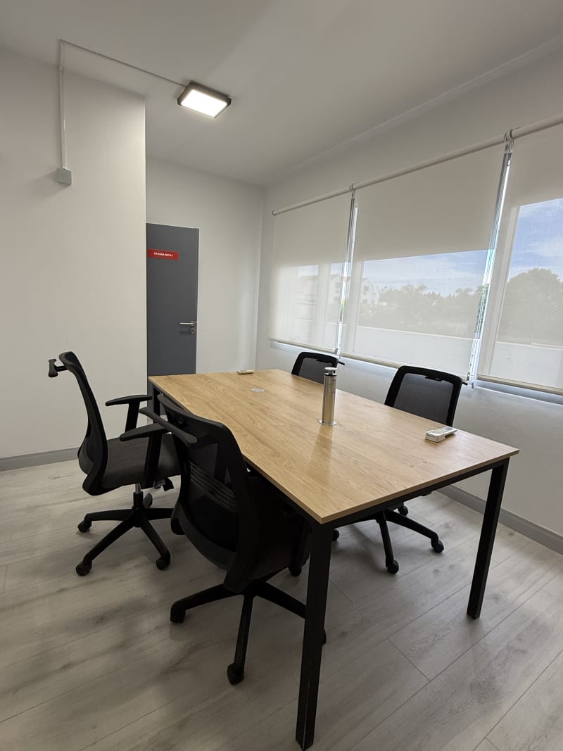 Interior de oficina privada de Rocket Room