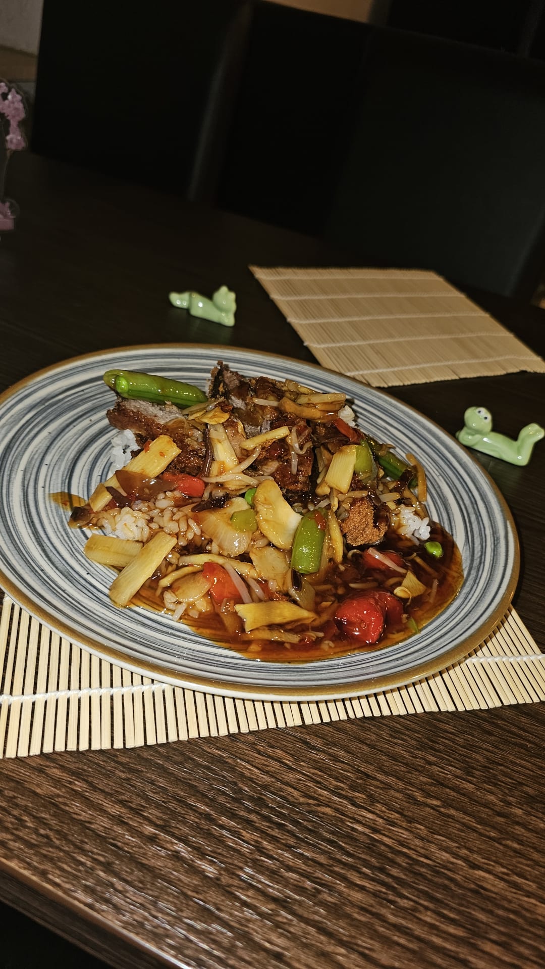 Knusprige Hänchen mit Pikante Sauce  sushi in saarlouis