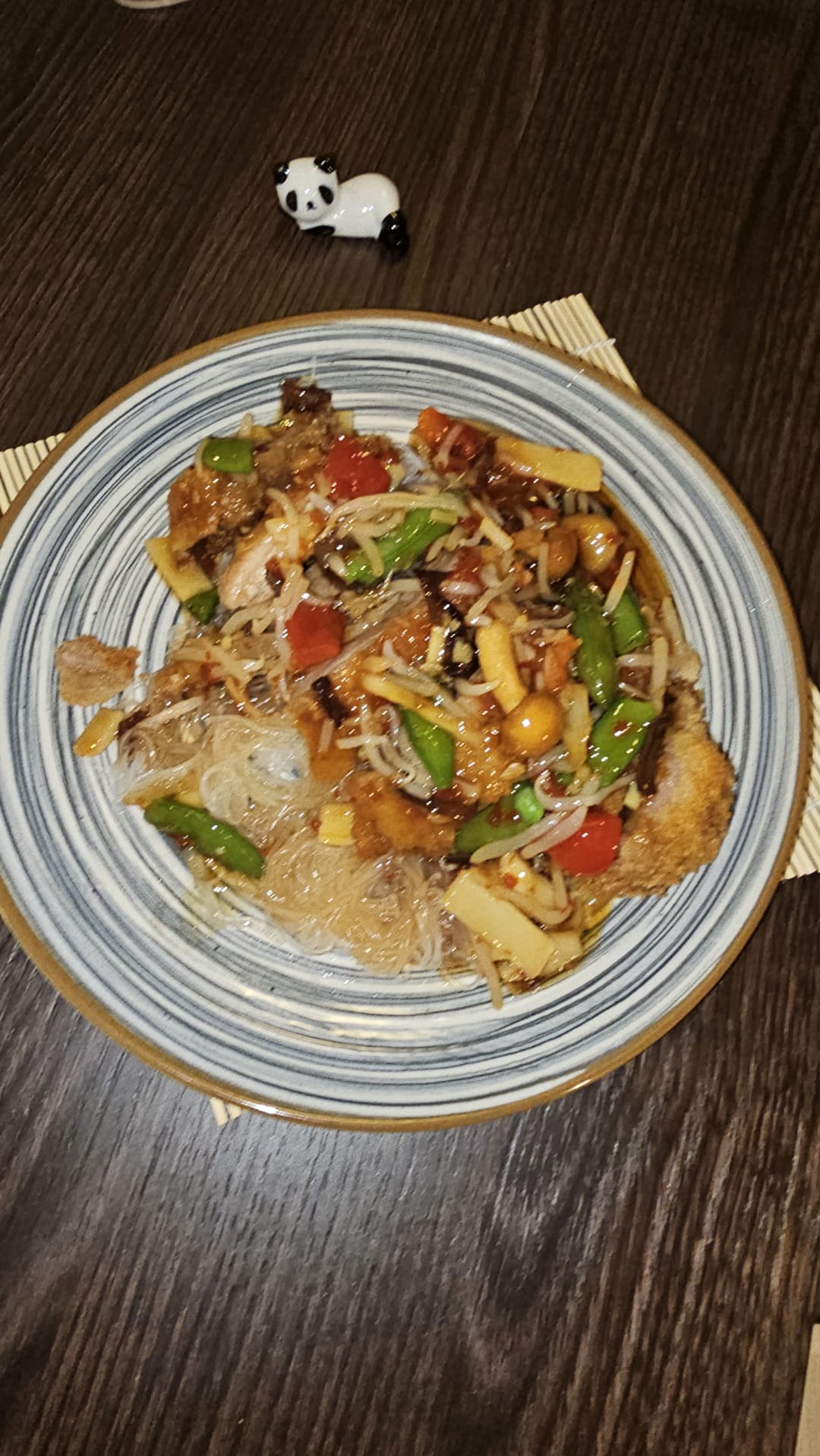 Knusprige Hähnchen mit Glas Nudeln Süß Sauer Sauce sushi in saarlouis