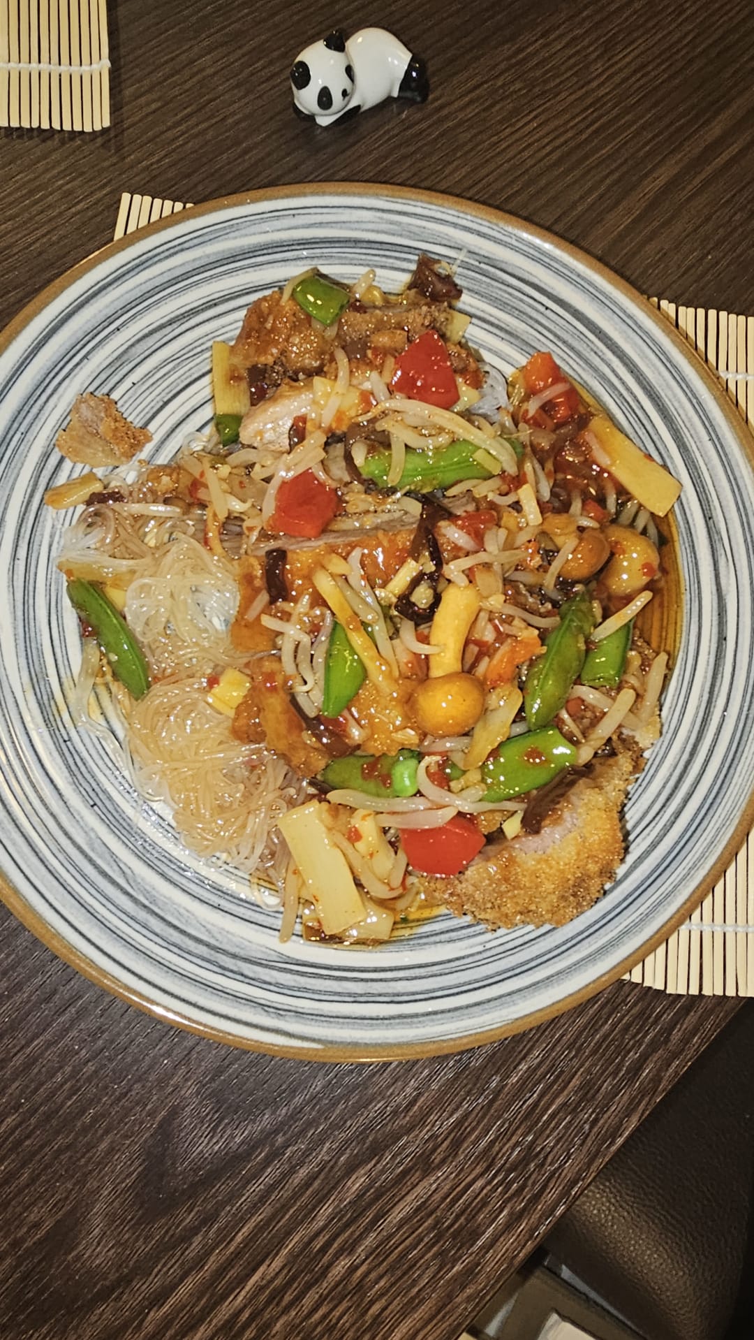 Knusprige Pute Glas Nudeln Süß Sauer Sauce sushi in saarlouis