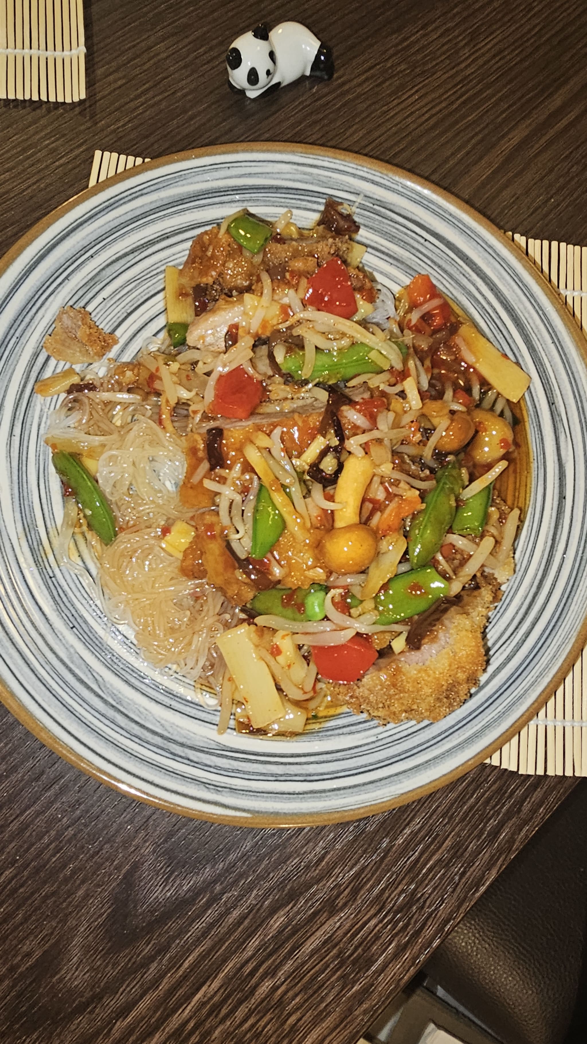 Knusprige Pute Glas Nudeln Süß Sauer Sauce sushi in saarlouis
