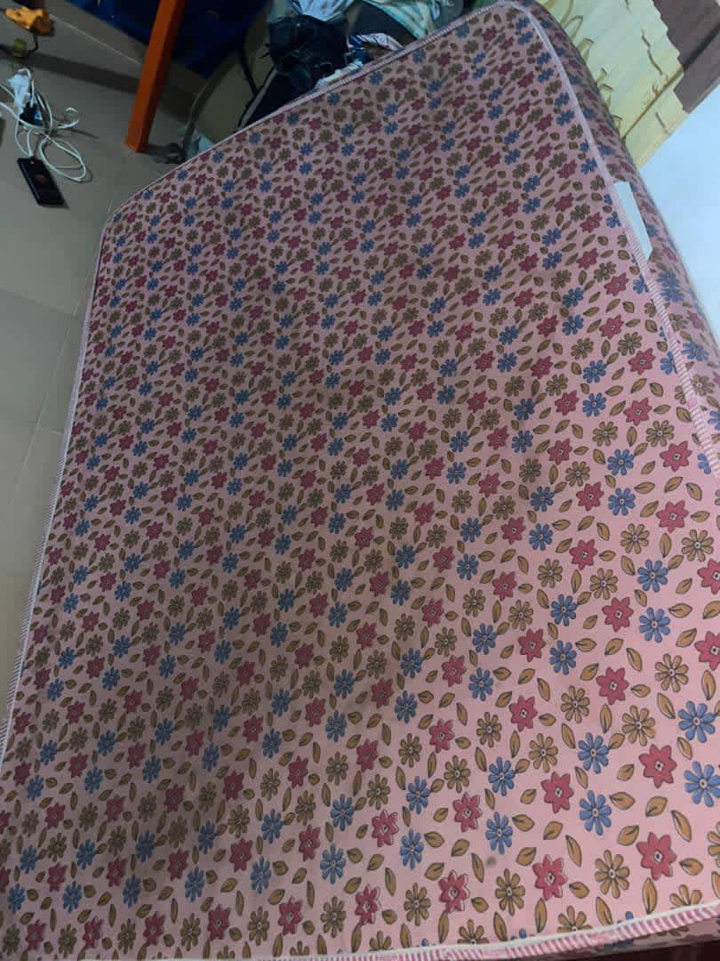 Neat 4 by 6 Mattress