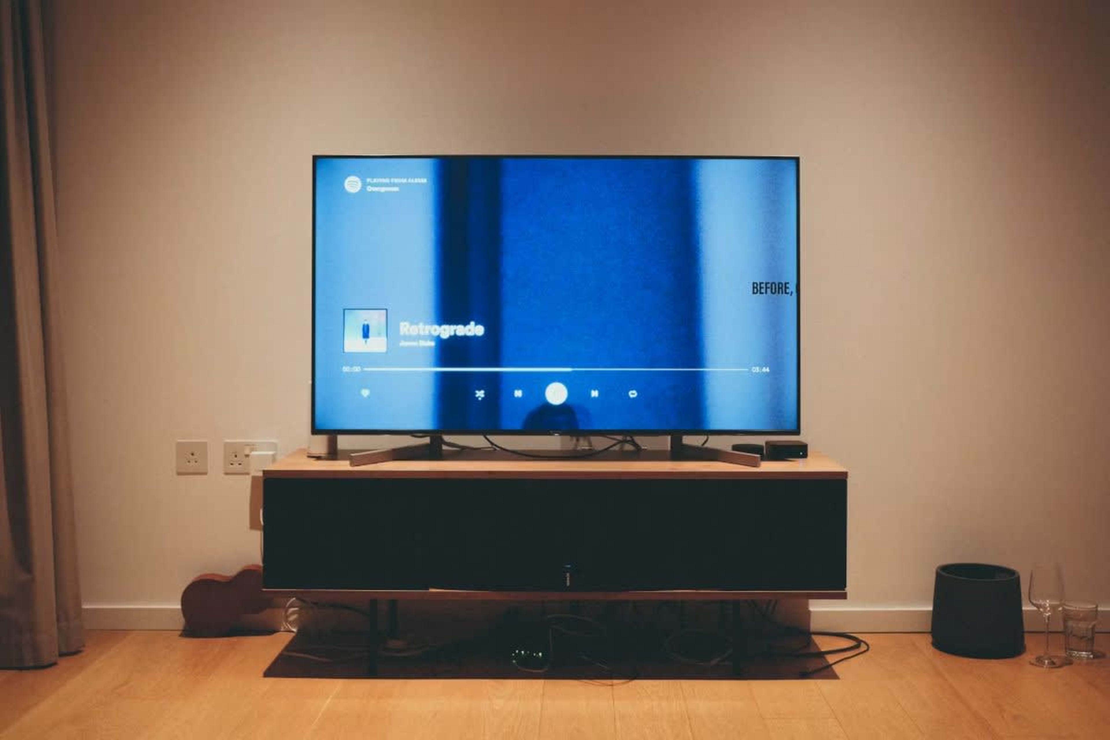 Samsung 55 inches 4K UHD Smart TV Crystal Clear Display