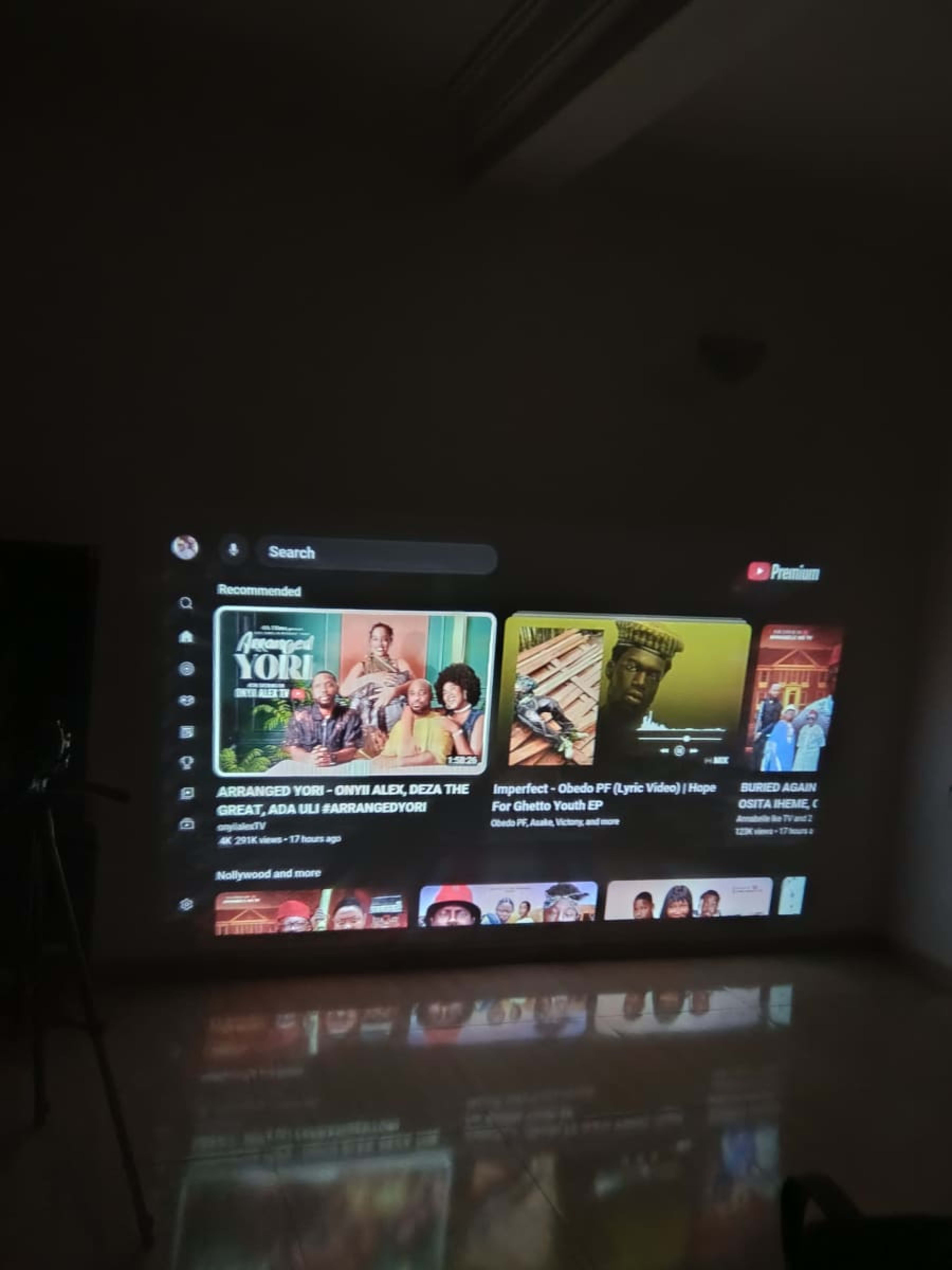 Mini Smart Projector TV