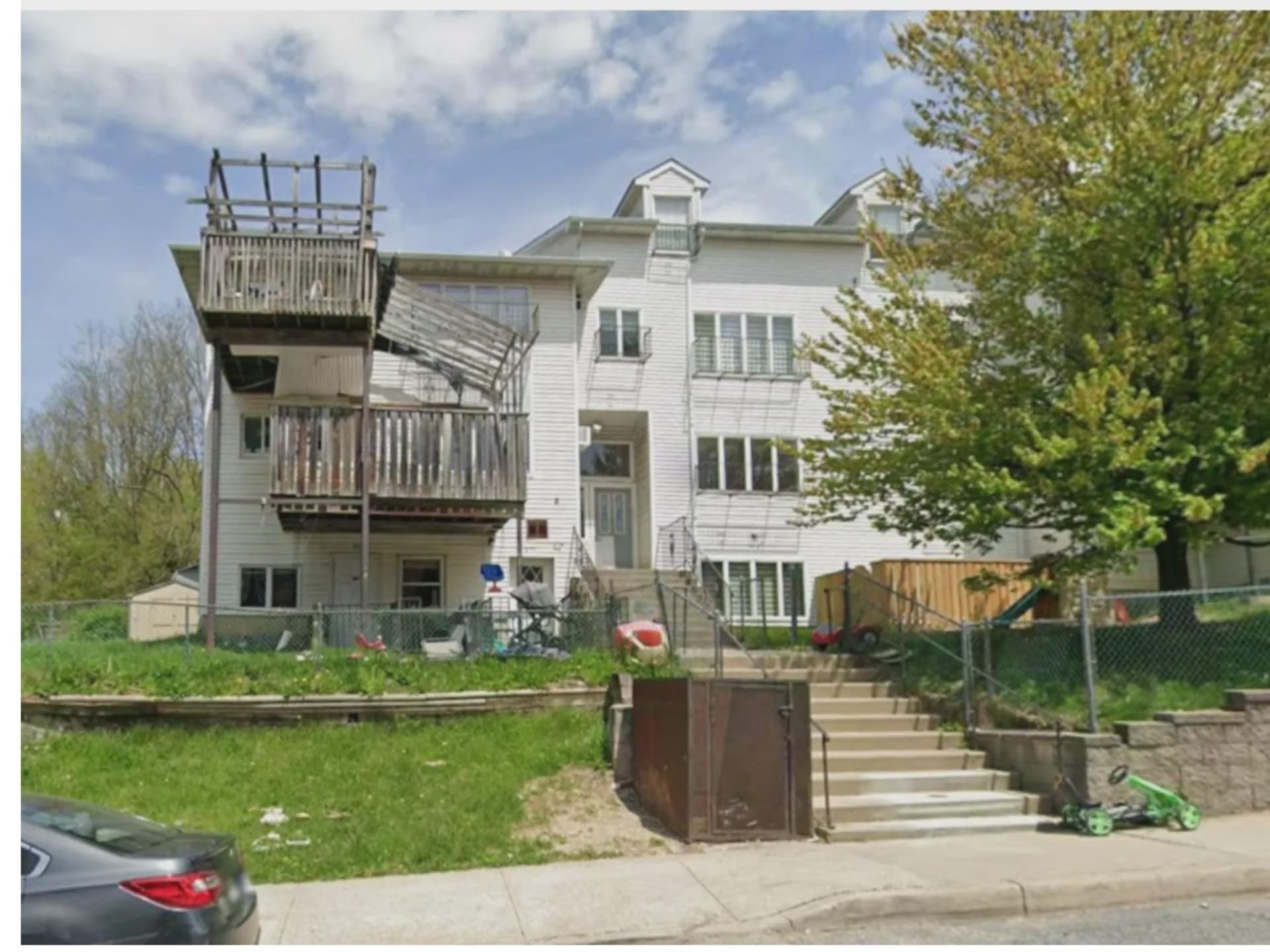 Spacious 5 Room House in the Center of Kiryas Joel - Top Floor!