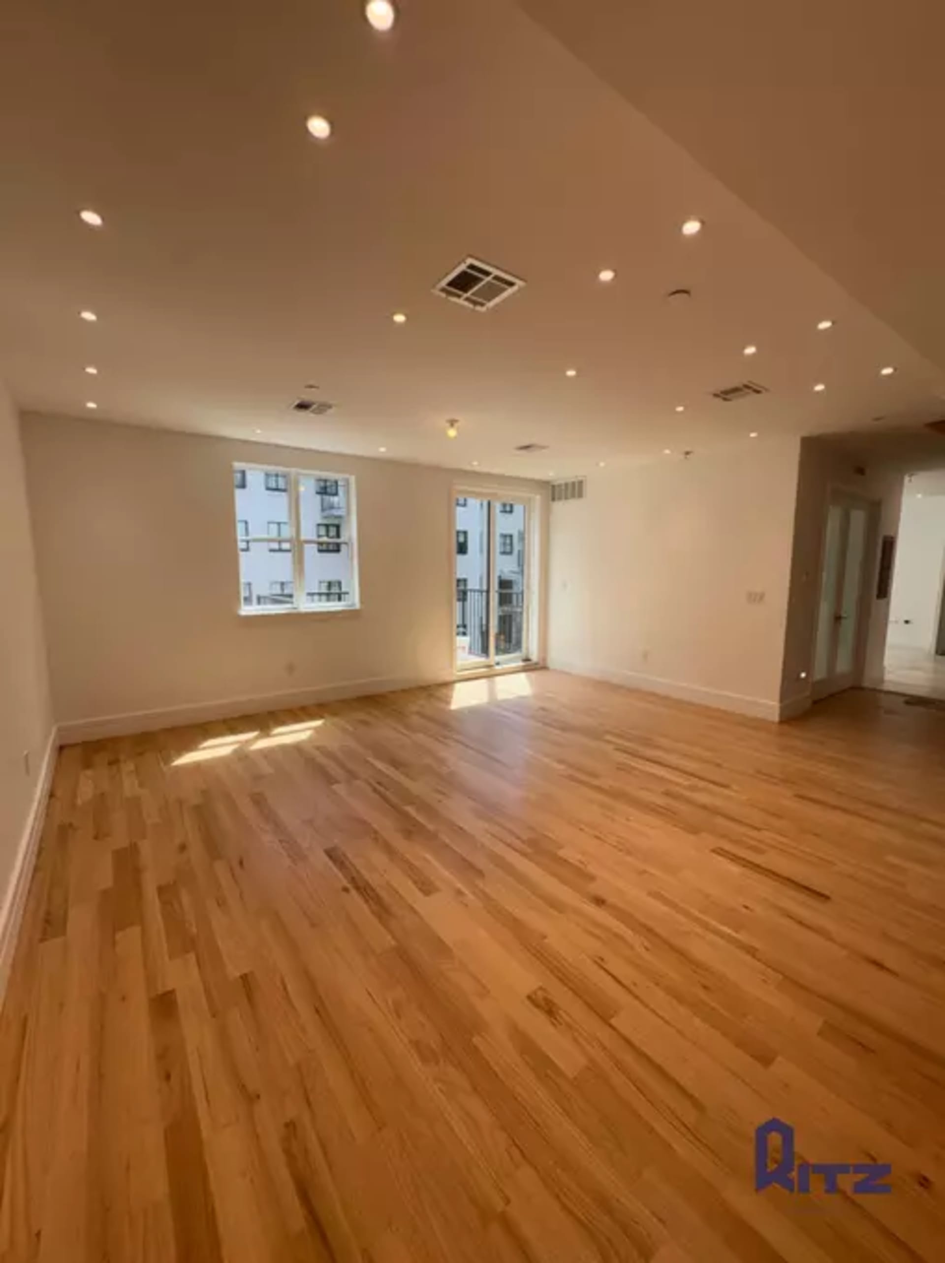 Stunning 5 Room House For Sale in Brooklyn, NY