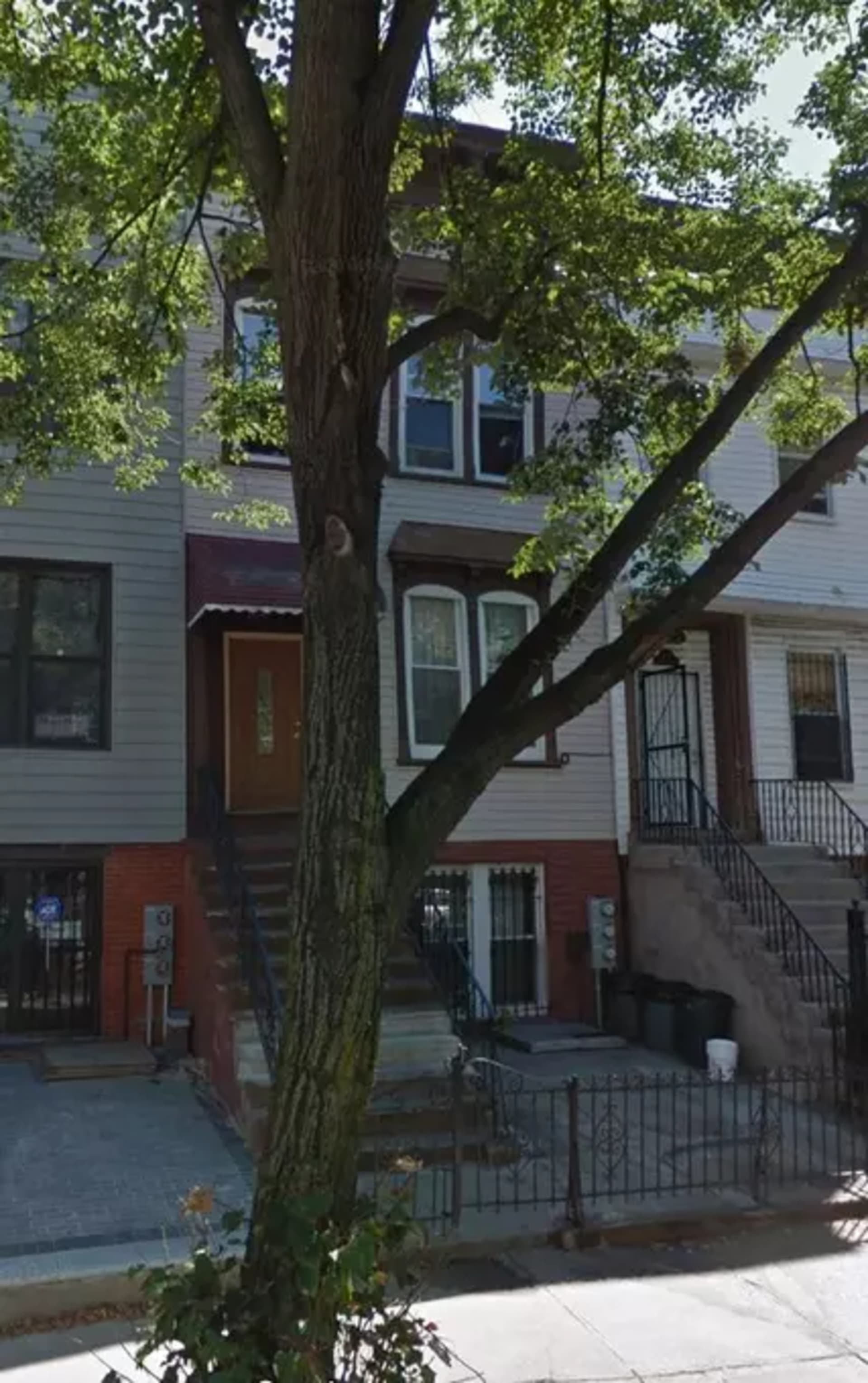 8 Bedroom House in Brooklyn - Freshly Listed!