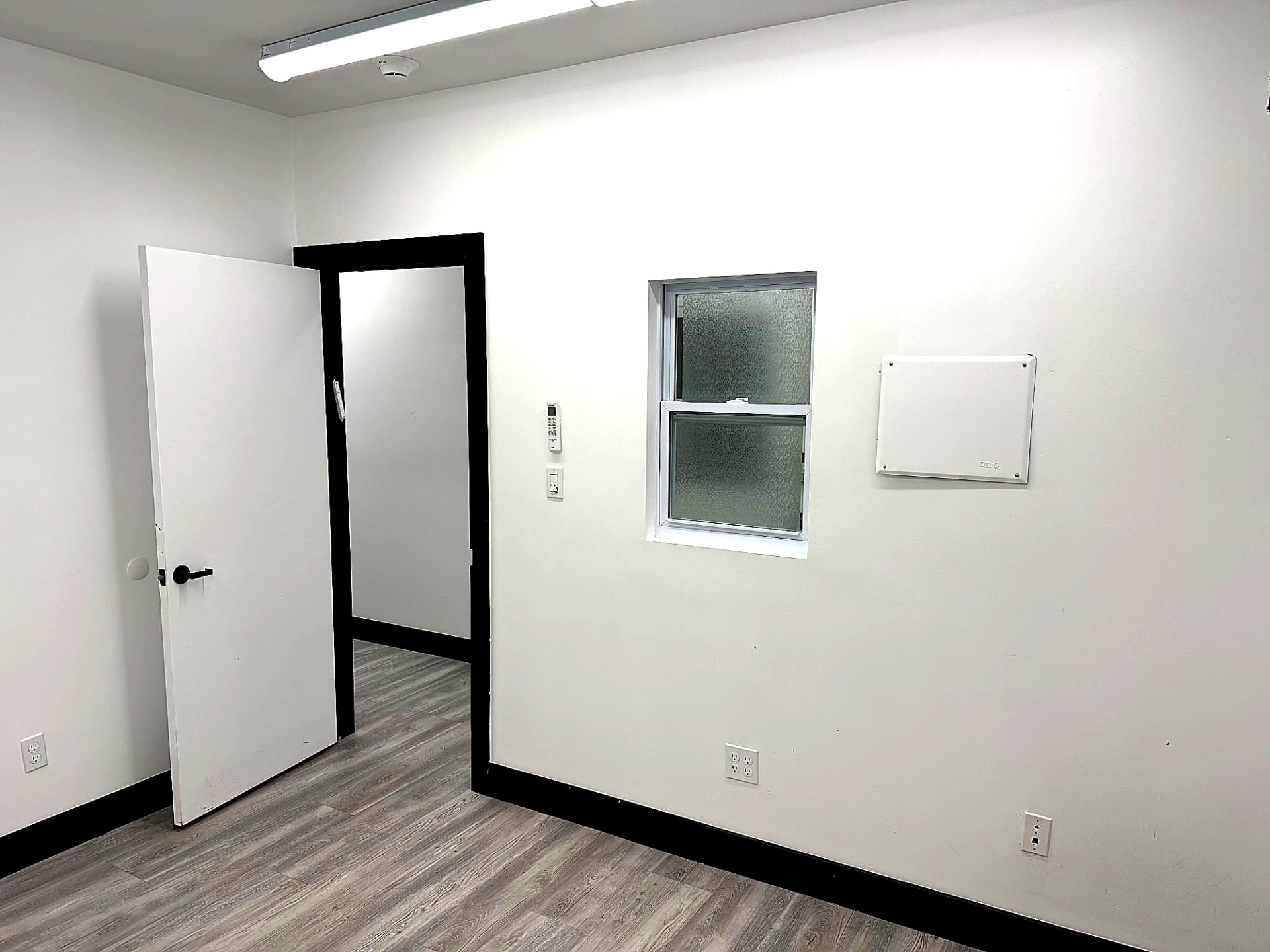 Private Office for Rent – $500 / $700 – Separate Heat & A/C – Move-In Ready